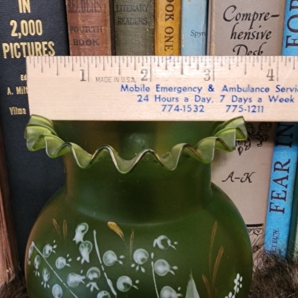 Victorian Bohemian Glass Vase Green Ruffled Edge Lily Of The Valley Handpainted - Picture 8 of 8